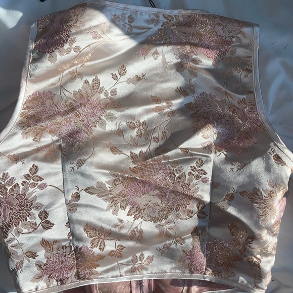 Pretty Little Thing Crop Top - Picture 2 of 3